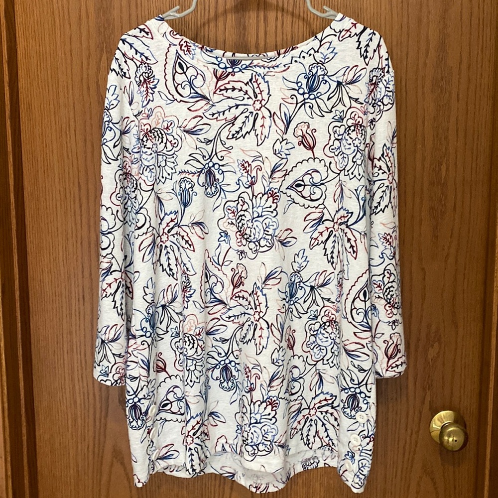 Floral Cream colored top with 3/4 length sleeves and button detail